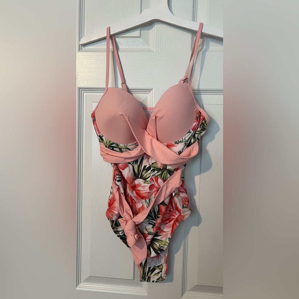 One-Piece Swimsuit Pink Floral size L Padded Cup NIP - Picture 2 of 2
